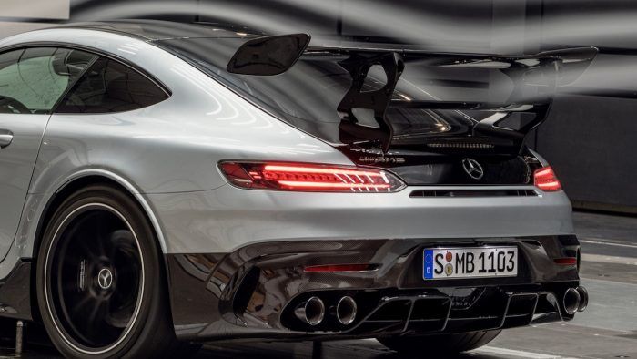 Mercedes AMG GT Black Series 32 700x394