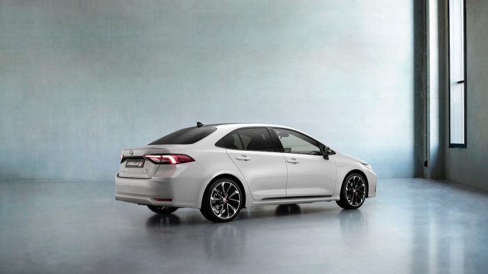 Toyota Corlla Sedan GR Sport 10 700x394