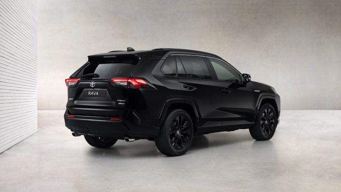 Toyota RAV4 Hybrid Black Edition 3 700x394