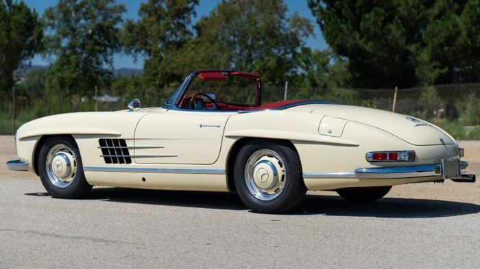 1961 Mercedes Benz 300 SL Roadster 4 700x393