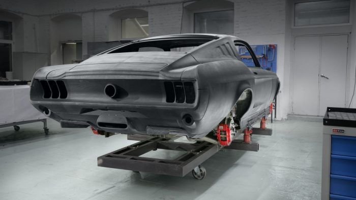 Aviar R67 Ford Mustang Electrico Restomod 11 700x394