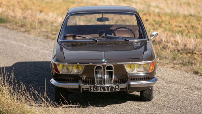 BMW 2000 CS 1 700x394