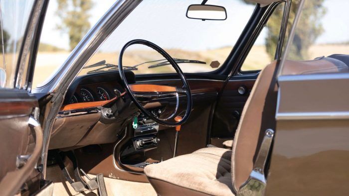 BMW 2000 CS Interior 1 700x394