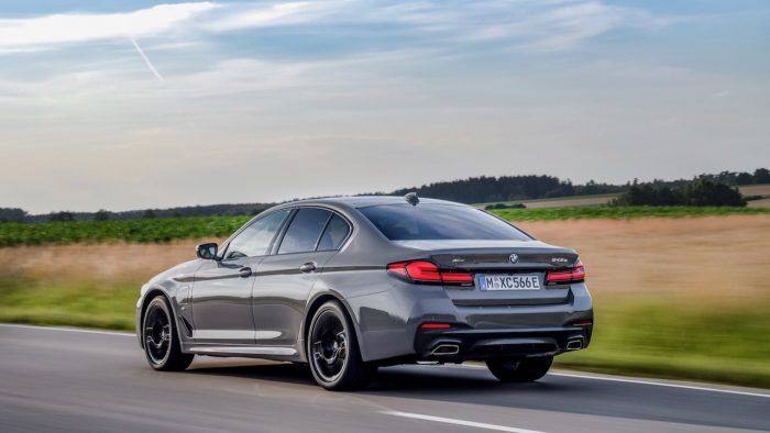 BMW 545e XDrive 28 700x394