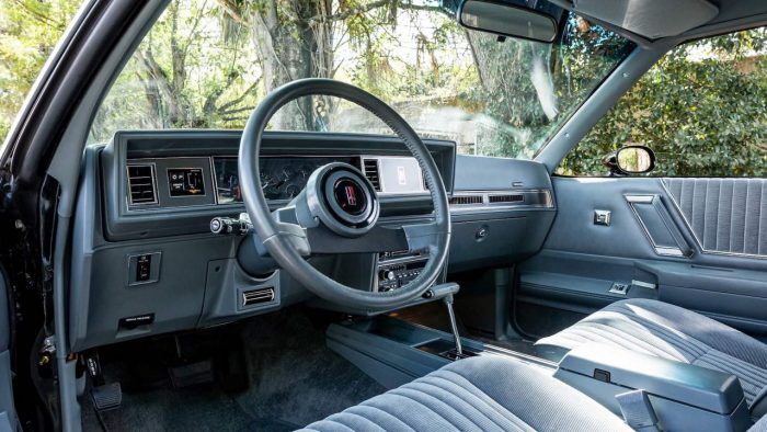 Oldsmobile 442 1987 Interior 7 700x394