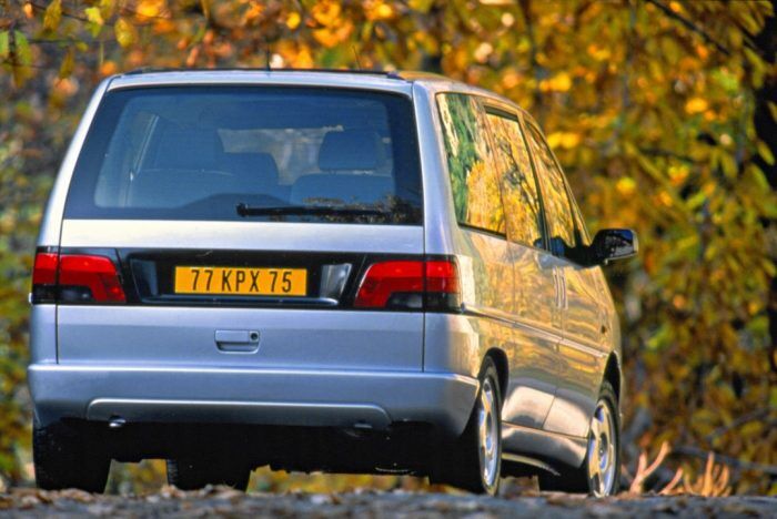 Peugeot 806 10 700x468