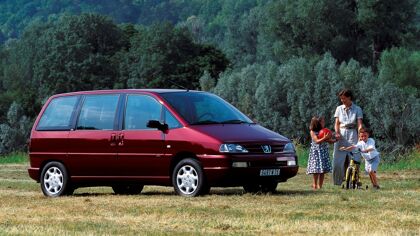 Peugeot 806, el monovolumen que consiguió lo impensable: servir de coche de carreras