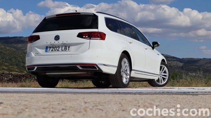 Volkswagen Passat Variant GTE 10 700x393