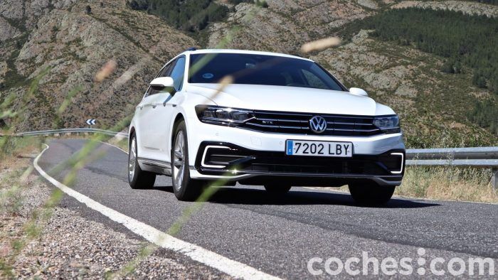 Volkswagen Passat Variant GTE 21 700x394