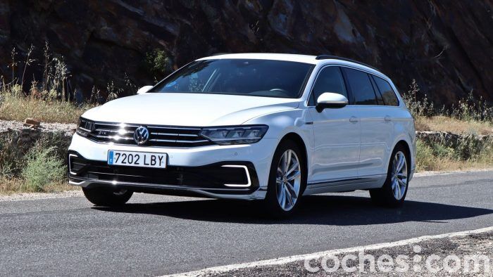 Volkswagen Passat Variant GTE 22 700x394