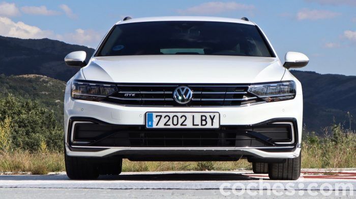 Volkswagen Passat Variant GTE 4 700x393