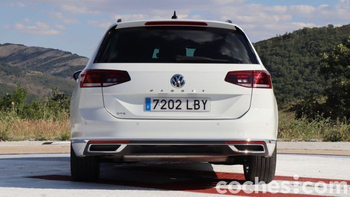 Volkswagen Passat Variant GTE 8 700x394