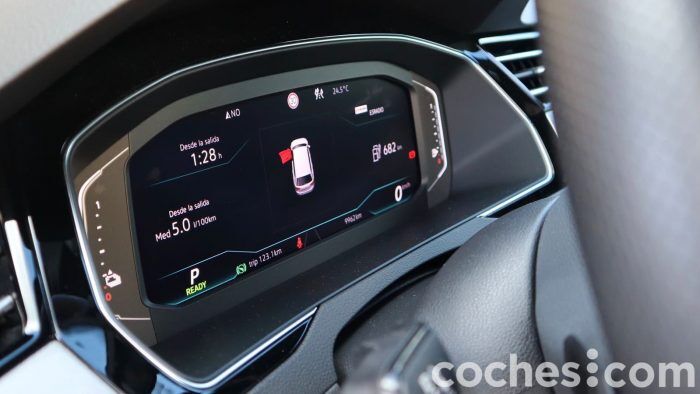 Volkswagen Passat Variant GTE Interior 14 700x394