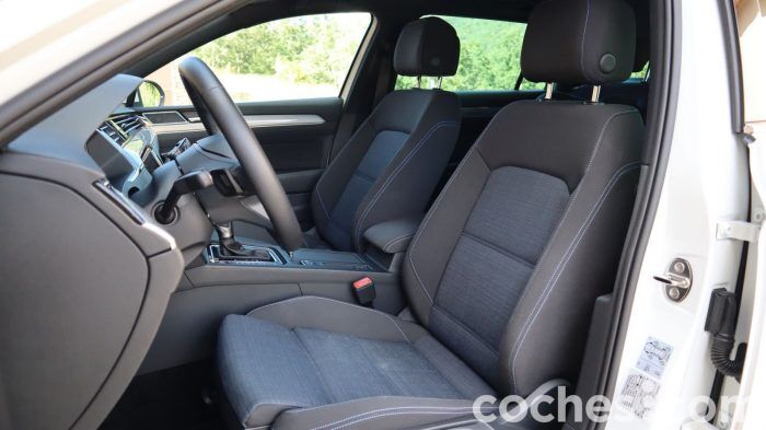 Volkswagen Passat Variant GTE Interior 19 700x393