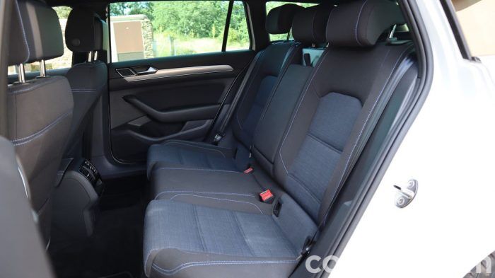 Volkswagen Passat Variant GTE Interior 23 700x393