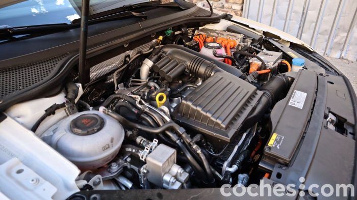 Volkswagen Passat Variant GTE Motor 2 700x393