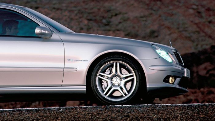 Mercedes Benz E 55 Amg W211 700x394