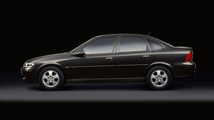Opel Vectra (B), la berlina media del rayo que sorprendió 25 años atrás