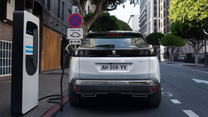 Peugeot 3008 HYBRID4 2020 Recarga 1 700x394