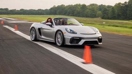 El récord de slalom a bordo de un Porsche 718 Spyder
