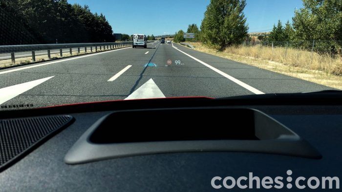 Toyota Yaris HUD 1 700x394