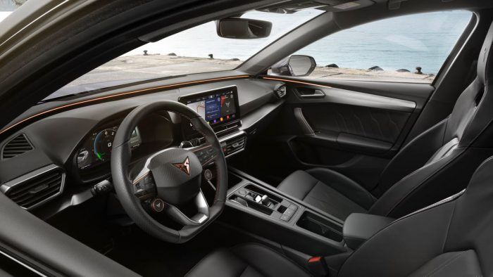 Cupra Leon Sportstourer EHybrid 2020 Interior 3 700x394
