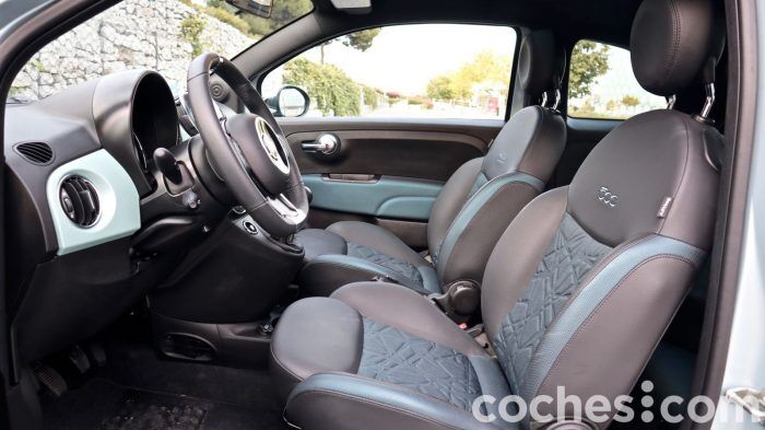 Fiat 500 Hybrid Prueba Interior 3 700x393