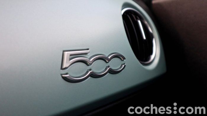 Fiat 500 Hybrid Prueba Interior 7 700x393