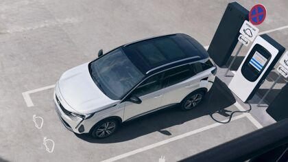 ¿Qué versión del Peugeot 3008 híbrido enchufable elegir?