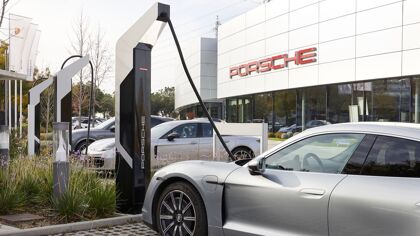 Porsche e Iberdrola prometen 35 estaciones de carga ultrarrápida para 2022