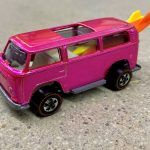 1969 Volkswagen Beach Bomb Hot Wheels Rosa 1 150x150