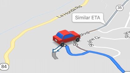 ¿Cómo se cambia la flecha azul de Google Maps por un colorido cochecito?