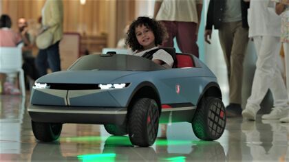Hyundai dona su “mini EV” para los niños del Hospital Infantil Sant Joan de Déu de Barcelona