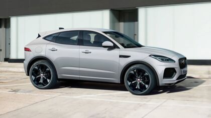 El Jaguar E-Pace P300e es el más rápido y eficiente de la gama, y es híbrido enchufable (PHEV)