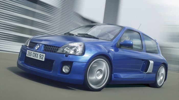 Renault Clio V6 14 700x394