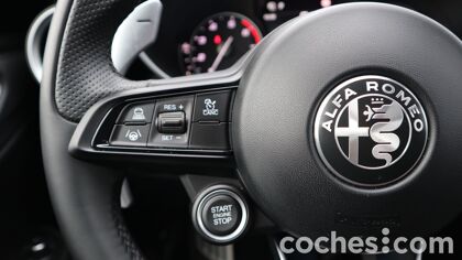 Alfa Romeo se resistirá a los interiores completamente digitales