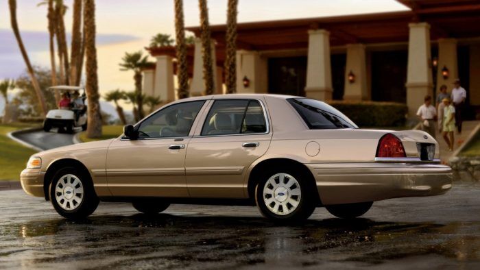 Ford Crown Victoria 2 700x394