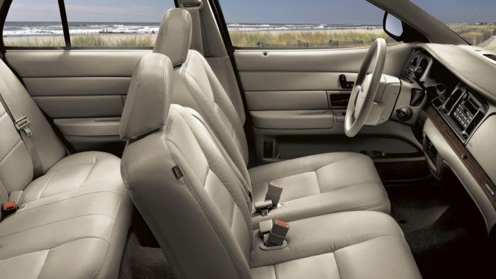 Ford Crown Victoria 3 700x394