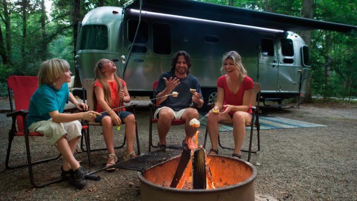 Caravana Airstream Flying Cloud 30FB Office 4 700x394