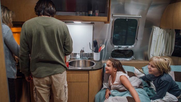 Caravana Airstream Flying Cloud 30FB Office 5 700x394