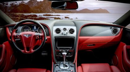 ¿Cómo puedo quitar los arañazos de los plásticos interiores del coche?