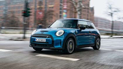 El MINI Cooper SE recibe la edición especial MINI Electric Collection 2021