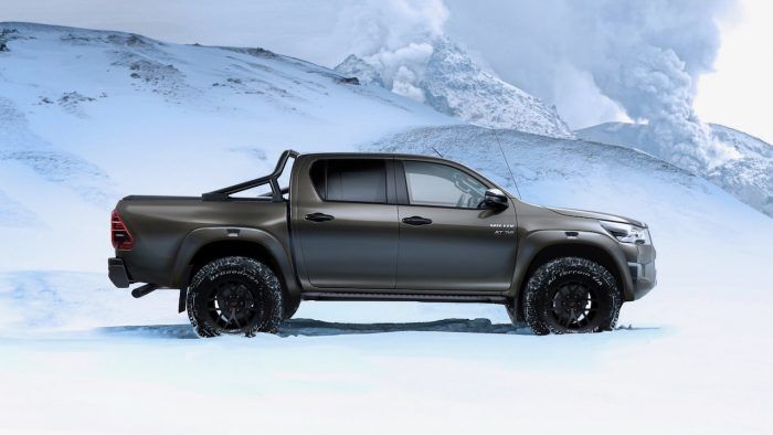 Toyota Hilux AT35 2 700x394