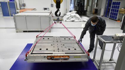 Aumentan los precios de las baterías y el coche eléctrico asequible peligra