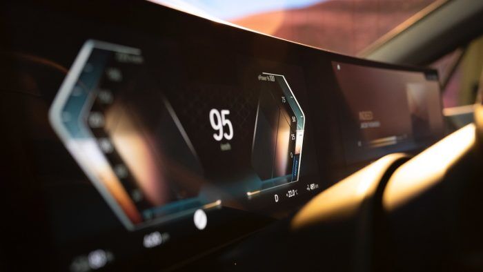 BMW IDrive 8 2 700x394