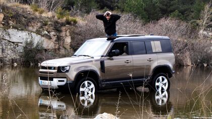 ¿Puede la electrónica del Land Rover Defender vencer a la mecánica? Lo vemos en vídeo