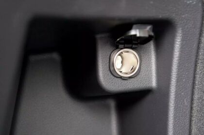 ¿Por qué motivos puede no funcionar la toma de corriente de 12 V del coche?