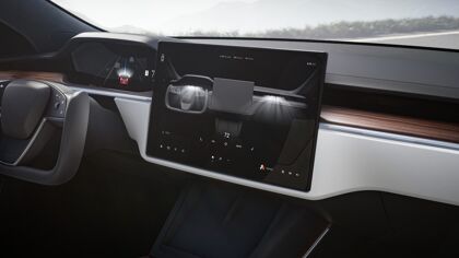 ¿Es viable cambiar de marchas a través de la pantalla? Ojo a lo propuesto en los Tesla Model S y Model X