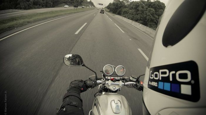 Camara Casco Moto 2 700x393