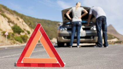 No te la juegues: así debes detenerte en la carretera ante una avería o emergencia